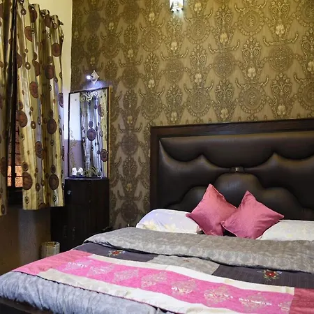 Lucky Restaurant&Guest House-3